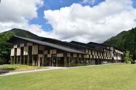 雲の上の図書館外観.JPG